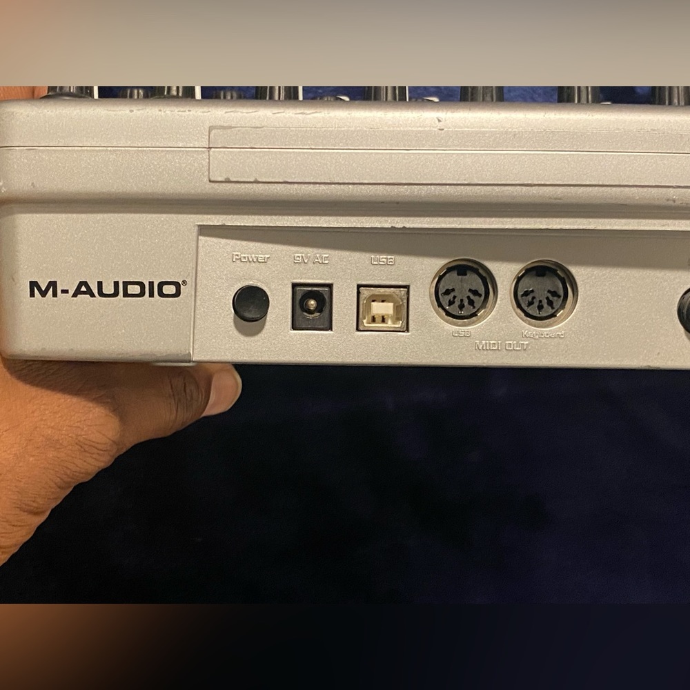 M Audio Ozone MIDI Keyboard Controller - Picture 3 of 6